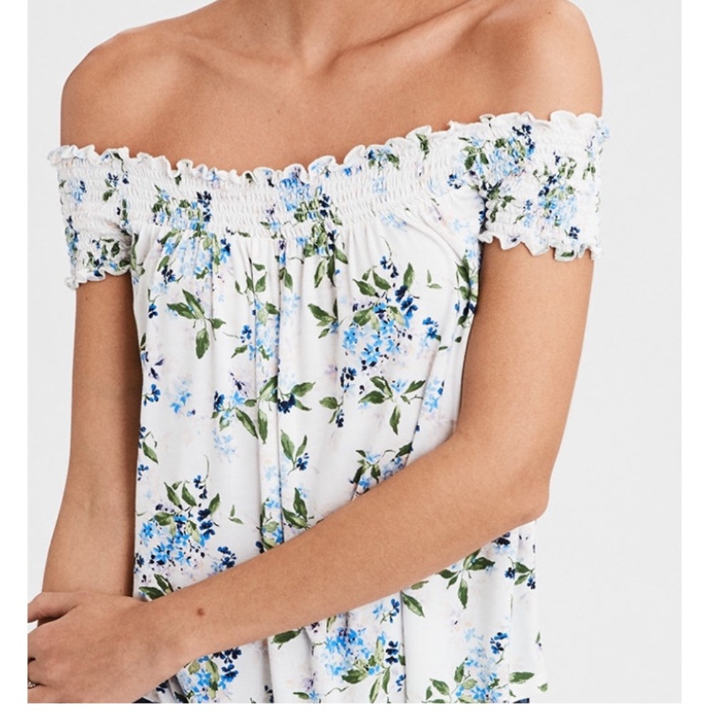 American Eagle Off the shoulder top